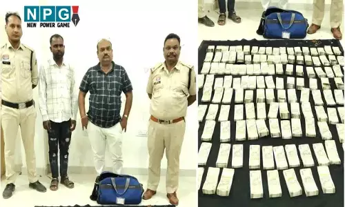 Mahasamund News:  कार की सीट के नीचे थे 75 लाख नगदी, पुलिस ने दो लोगों को पकड़ा, 500-500 के 150 बंडल जब्त...