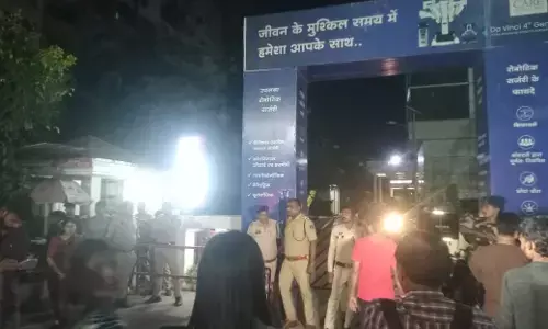 रामकृष्ण केयर हॉस्पिटल में बड़ा हादसा: सेप्टिक टैंक सफाई के दौरान तीन स्वीपरों की मौत, अस्पताल के बाहर परिजनों का हंगामा