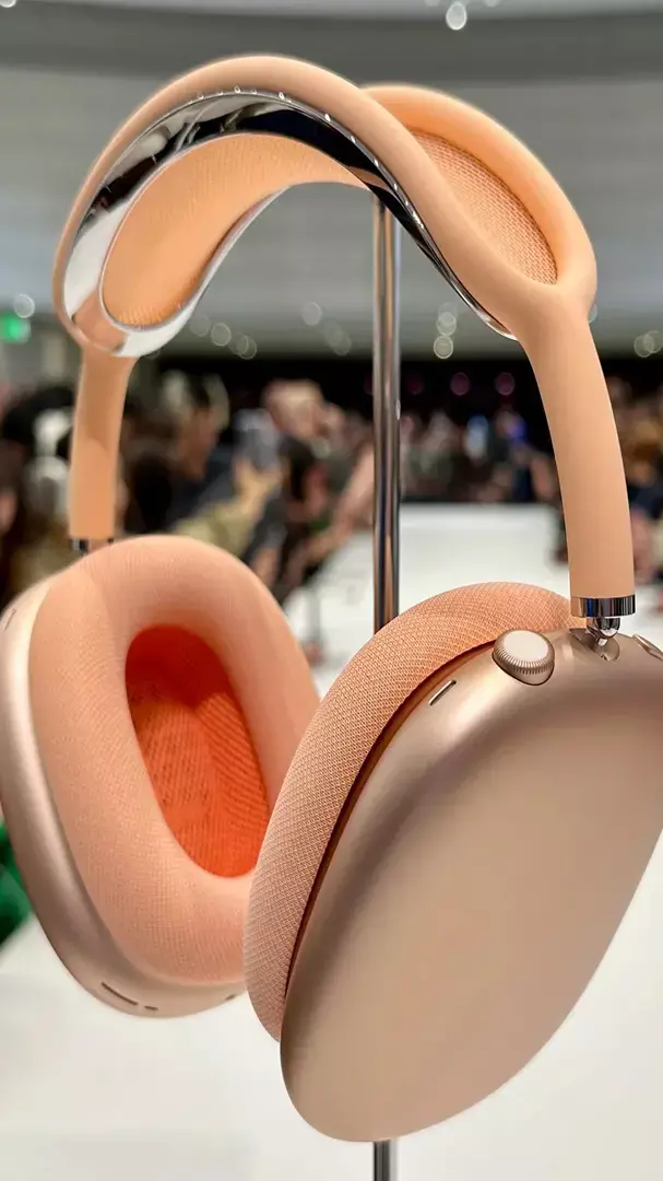 Apple का बड़ा धमाका! AI पावर के साथ लॉन्च किया AirPods Max 2 हेडफोन्स