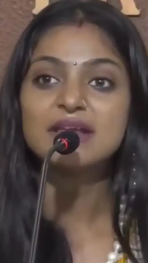 गंदे इंसान है... Mahakumbh Monalisa ने डायरेक्टर पर लगाए गंभीर आरोप