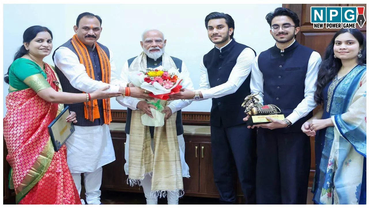 डॉक्टर बिटिया की शादी का न्यौता देने सपरिवार पीएम मोदी के पास पहुंचे स्वास्थ्य मंत्री श्यामबिहारी जायसवाल, प्रधानमंत्री ने दिया स्नेहिल आशीर्वाद डॉक्टर बिटिया की शादी का न्यौता देने सपरिवार पीएम मोदी के पास पहुंचे स्वास्थ्य मंत्री श्यामबिहारी जायसवाल, प्रधानमंत्री ने दिया स्नेहिल आशीर्वाद