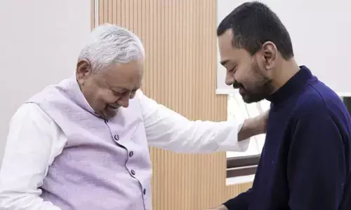 नीतीश कुमार के घर में कोई दूसरा भी सोता है... कांग्रेस के दावे से बिहार की सियासत गरमाई