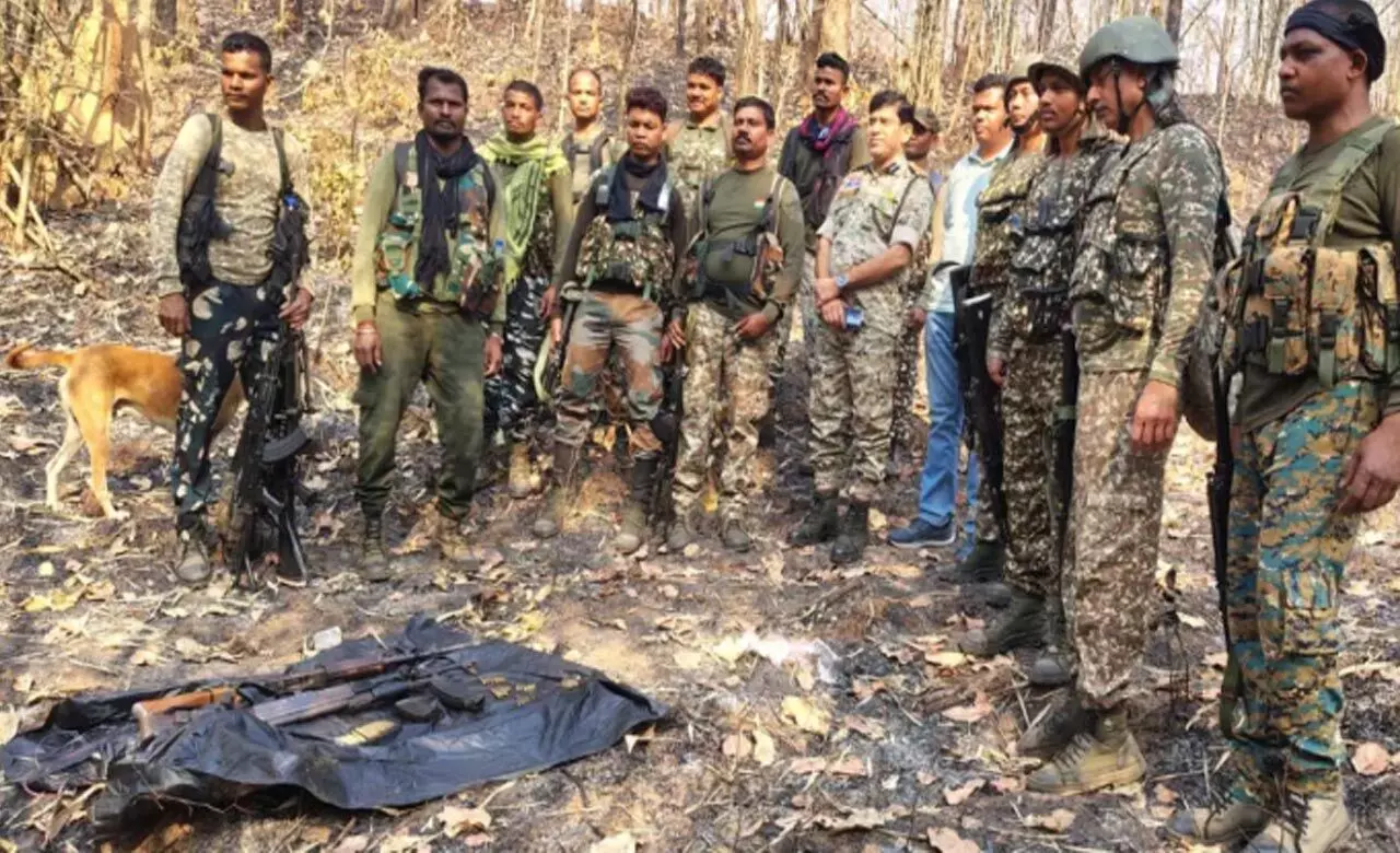 Mohla Manpur Ambagarh Chowki: डेडलाइन से पहले माओवादियों के हथियारों का जखीरा बरामद, AK-47, एक INSAS रायफल मैगजीन सहित 46 जिंदा कारतूस मिले... Mohla Manpur Ambagarh Chowki: डेडलाइन से पहले माओवादियों के हथियारों का जखीरा बरामद, AK-47, एक INSAS रायफल मैगजीन सहित 46 जिंदा कारतूस मिले...