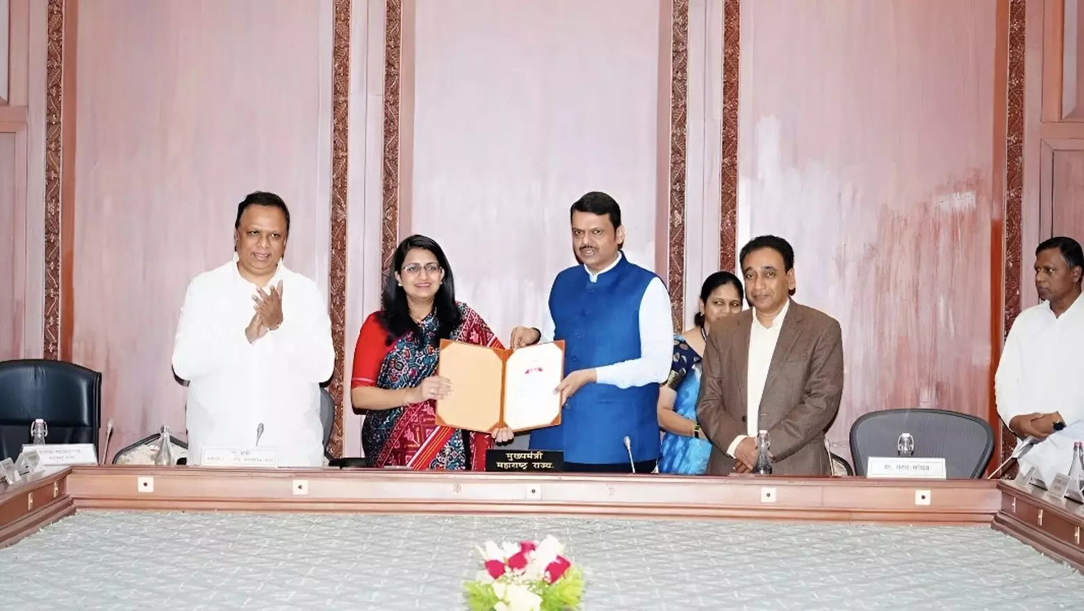 IAS Saumya Sharma: 16 की उम्र में खोई सुनने की क्षमता, बुखार में दिया UPSC मेंस, पहले ही प्रयास में AIR 9... अब IPS पति के साथ IAS सौम्या शर्मा को मिला ये खास अवार्ड IAS Saumya Sharma: 16 की उम्र में खोई सुनने की क्षमता, बुखार में दिया UPSC मेंस, पहले ही प्रयास में AIR 9... अब IPS पति के साथ IAS सौम्या शर्मा को मिला ये खास अवार्ड