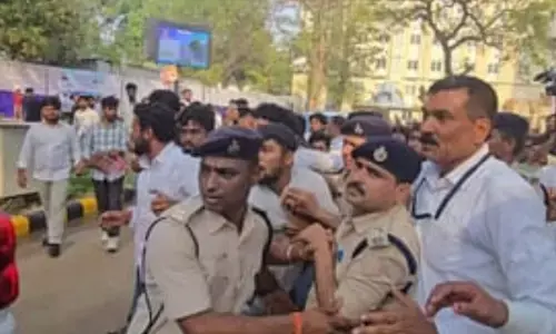 नीतीश कुमार के कार्यक्रम में भारी हंगामा, छात्र बोले-हम यूनिवर्सिटी को बीजेपी का कार्यालय नहीं बनने देंगे