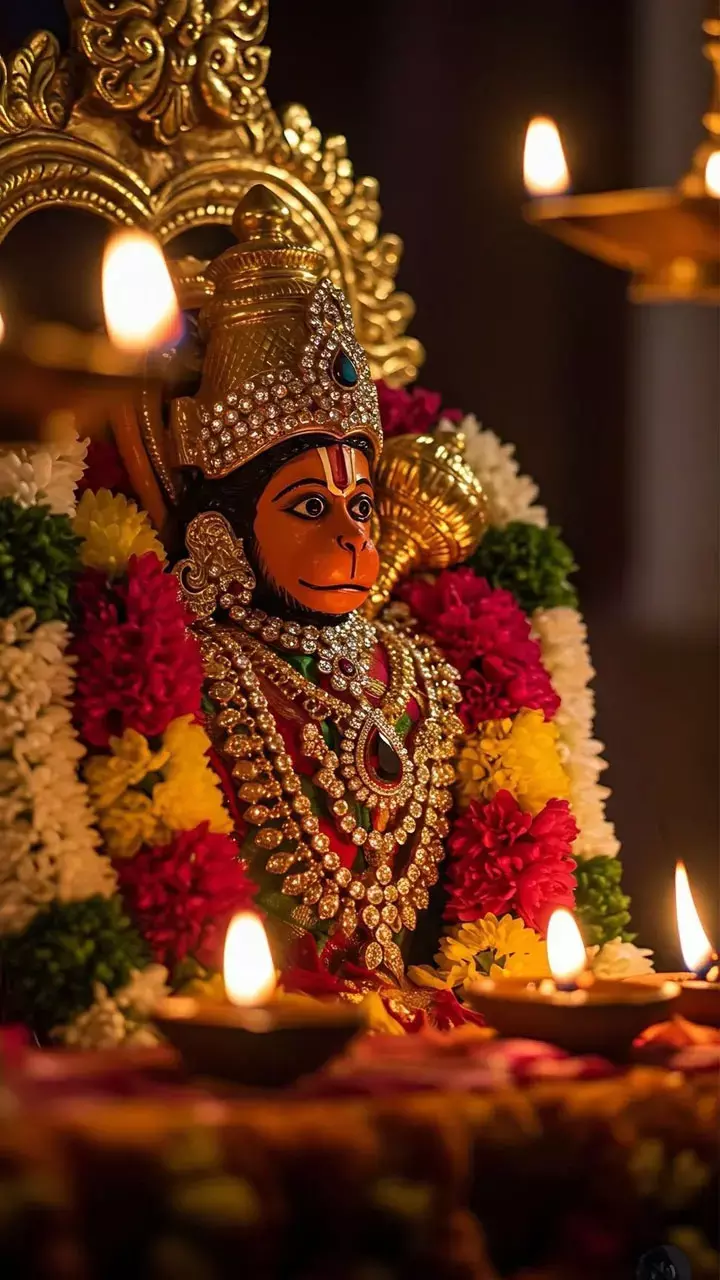 Hanuman Jayanti 2026 Upay: हनुमान जयंती पर जरुर खरीदें ये शुभ चीजें, इन्हे घर लाने से खुश होंगे बजरंगबली