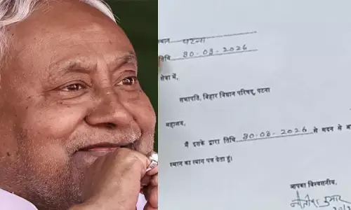 असली या फर्जी हस्ताक्षर? इस्तीफे पर नीतीश कुमार के सिग्नेचर संदेह के घेरे में, पहली बार इस अंदाज में लिखा नाम
