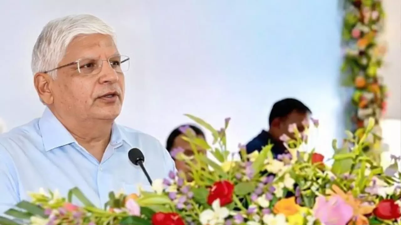 काम में सुस्ती दिखाने वाले अफसर अव्वल दर्जे के चोर, प्रधान सचिव विनय कुमार के बयान पर मचा बड़ा बवाल काम में सुस्ती दिखाने वाले अफसर अव्वल दर्जे के चोर, प्रधान सचिव विनय कुमार के बयान पर मचा बड़ा बवाल