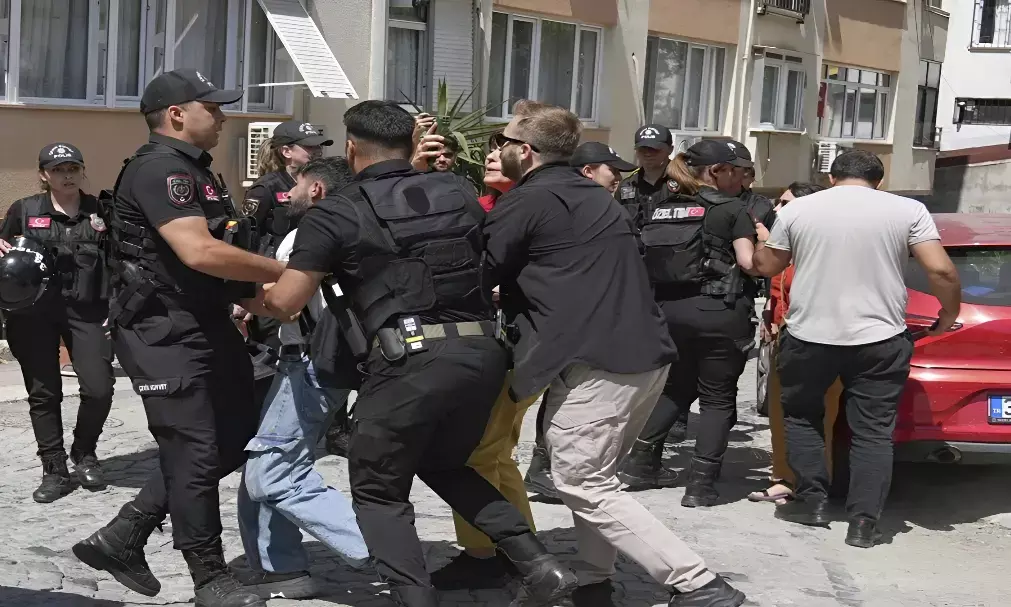 Israel Consulate Firing: तुर्की तक पहुंची जंग की आंच? इस्तांबुल में इजरायली दूतावास के पास बड़ा हमला, 3 हमलावर ढेर!