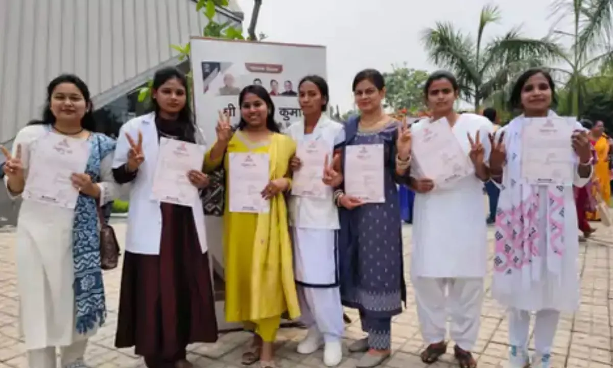 नीतीश कुमार ने 4954 एएनएम को सौंपा नियुक्ति पत्र, पिछली बार मुस्लिम महिला डॉक्टर का हटा दिया था हिजाब, मचा था बड़ा बवाल