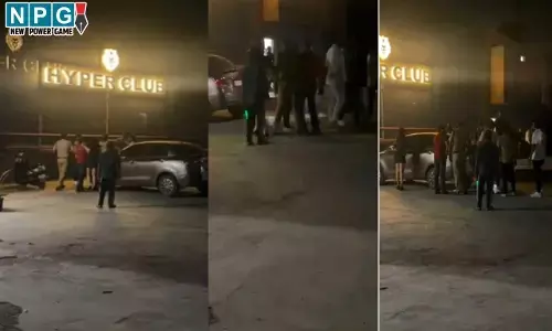 Raipur News: हाइपर क्लब में मारपीट, युवतियों से छेड़छाड़ पर जमकर हुआ बवाल, देखें वीडियो... Raipur News: हाइपर क्लब में मारपीट, युवतियों से छेड़छाड़ पर जमकर हुआ बवाल, देखें वीडियो...