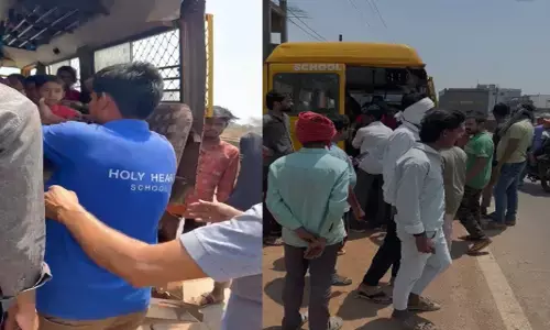 Raipur News: बच्चों से भरी बस को तेज रफ़्तार ट्रक ने मारी टक्कर, मचा हड़कंप... Raipur News: बच्चों से भरी बस को तेज रफ़्तार ट्रक ने मारी टक्कर, मचा हड़कंप...