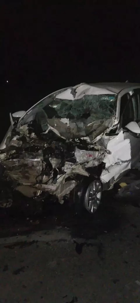 सड़क हादसे में पिता-पुत्र की मौतः रायपुर से बंगाल लौट रहे सात लोगों से भरी कार को ट्रक ने मारी टक्कर…दो की मौत पांच घायल सड़क हादसे में पिता-पुत्र की मौतः रायपुर से बंगाल लौट रहे सात लोगों से भरी कार को ट्रक ने मारी टक्कर…दो की मौत पांच घायल