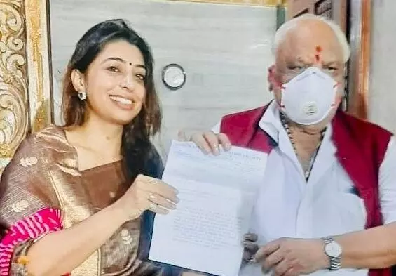 शंकराचार्य ग्रुप के चेयरमेन आईपी मिश्रा और उनकी बहू जया से 50 लाख की ठगी, मीडिया संस्थान में डायरेक्टर पद का झांसा दे लगा दिया चूना शंकराचार्य ग्रुप के चेयरमेन आईपी मिश्रा और उनकी बहू जया से 50 लाख की ठगी, मीडिया संस्थान में डायरेक्टर पद का झांसा दे लगा दिया चूना