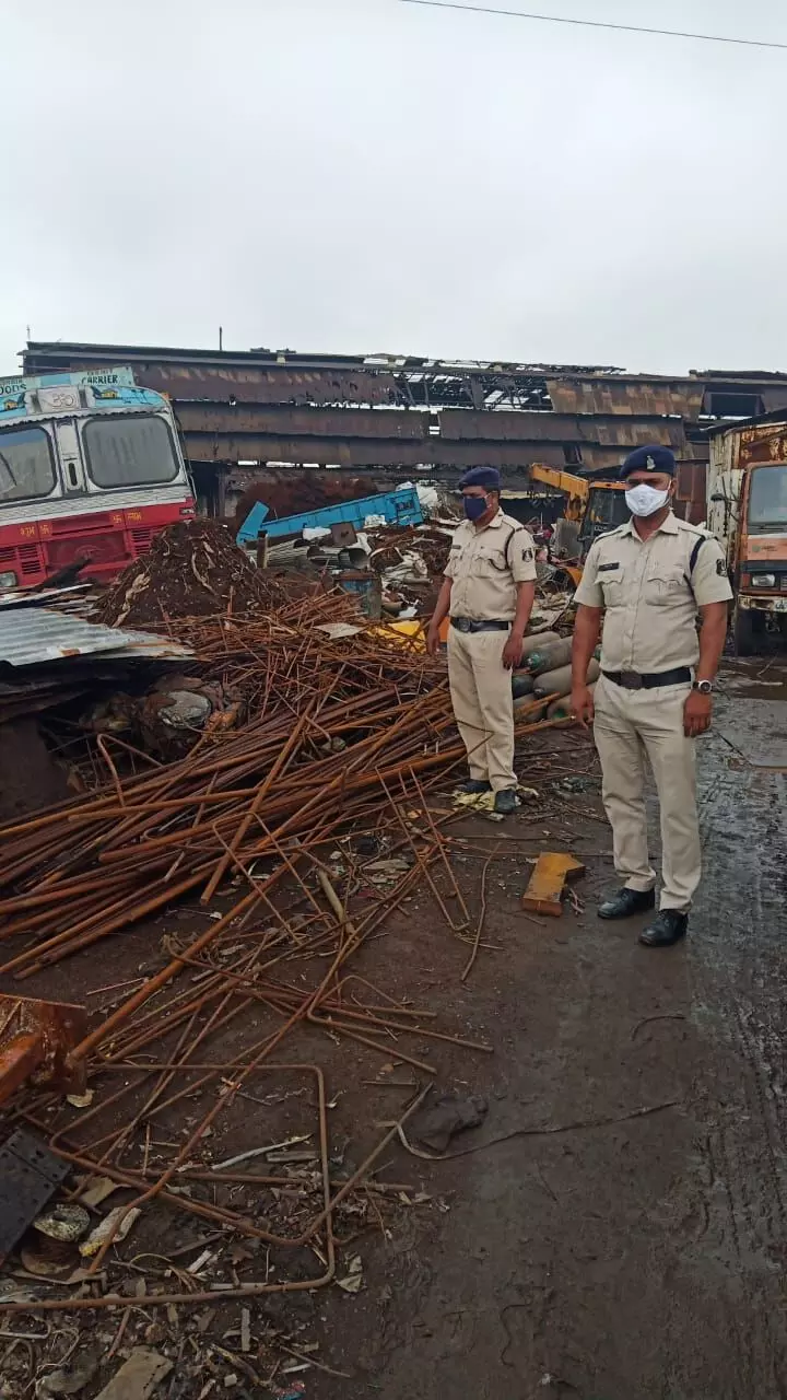 दुर्ग बिलासपुर में ताबड़तोड़ कार्यवाही : दुर्ग में 18 टी आई/एसआई के दल ने कबाड़ियों के यहाँ मारे छापे, बिलासपुर में भी दस लाख से उपर क़ीमत की बरामदगी दुर्ग बिलासपुर में ताबड़तोड़ कार्यवाही : दुर्ग में 18 टी आई/एसआई के दल ने कबाड़ियों के यहाँ मारे छापे, बिलासपुर में भी दस लाख से उपर क़ीमत की बरामदगी