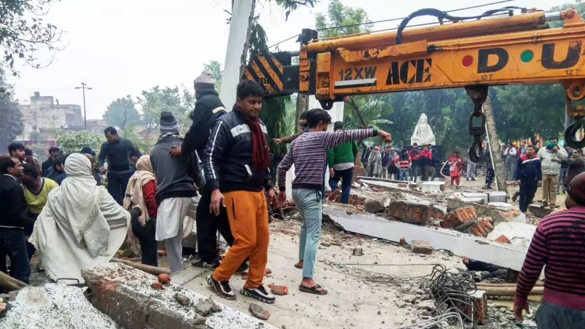 8 लोगों की दर्दनाक मौत : होली के पहले भीषण सड़क हादसा….सवारी से भरी ऑटो को ट्रक ने मारी टक्कर, 7 ने मौके पर ही तोड़ा दम….बुरी तरह से फंस गया था शव 8 लोगों की दर्दनाक मौत : होली के पहले भीषण सड़क हादसा….सवारी से भरी ऑटो को ट्रक ने मारी टक्कर, 7 ने मौके पर ही तोड़ा दम….बुरी तरह से फंस गया था शव