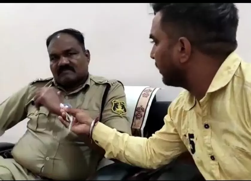 VIDEO-चार्ज लेते ही सख्त हुए SP प्रफुल्ल ठाकुर…NPG से बोले- अवैध शराब बिक्री, नक्सल गतिविधि, नशीली दवाई से लेकर यातायात व्यवस्था को दुरुस्त करना पहली प्राथमिकता….. VIDEO-चार्ज लेते ही सख्त हुए SP प्रफुल्ल ठाकुर…NPG से बोले- अवैध शराब बिक्री, नक्सल गतिविधि, नशीली दवाई से लेकर यातायात व्यवस्था को दुरुस्त करना पहली प्राथमिकता…..