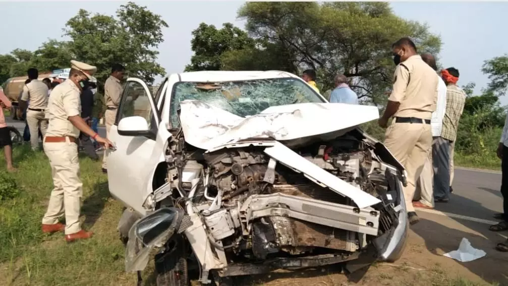 CG में दो की मौत: तेज रफ्तार कार ने बाइक सवार को रौंदा, दो युवकों की मौके पर ही मौत…. CG में दो की मौत: तेज रफ्तार कार ने बाइक सवार को रौंदा, दो युवकों की मौके पर ही मौत….