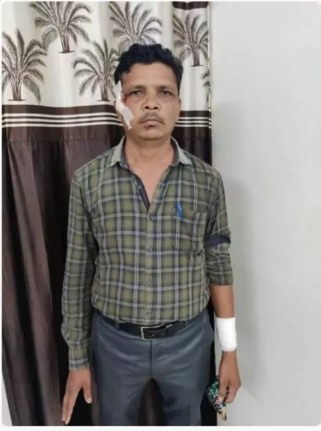 मुख्यमंत्री ने की आरक्षक नेताम से की फोन पर बात…घायल होने के बाद भी बदमाशों के साथ मुकाबला करने पर उनकी बहादुरी की प्रशंसा की मुख्यमंत्री ने की आरक्षक नेताम से की फोन पर बात…घायल होने के बाद भी बदमाशों के साथ मुकाबला करने पर उनकी बहादुरी की प्रशंसा की
