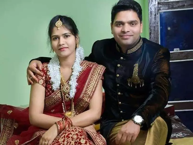 शहीद दीपक भारद्वाज की पत्नी की फेसबुक पर खुली पाती – “बड़ी बड़ी बातें कर के ग़ायब नेता मंत्री..सरकार अपने 80 लाख रख ले…मुझे डिप्टी कलेक्टर या डीएसपी बना दे”