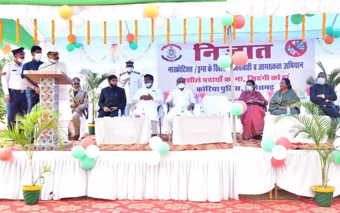 कोरिया पुलिस का अभियान निजात शुरु : विधानसभा अध्यक्ष महंत ने किया लोकार्पित.. डॉ महंत की दो टूक ”निजात अभियान सराहनीय,ड्रग्स और अवैध शराब से जुड़े सभी लोग चाहे कोई कितना बड़ा व्यक्ति क्यों ना हो.. बिना दबाव कार्यवाही करें” कोरिया पुलिस का अभियान निजात शुरु : विधानसभा अध्यक्ष महंत ने किया लोकार्पित.. डॉ महंत की दो टूक ”निजात अभियान सराहनीय,ड्रग्स और अवैध शराब से जुड़े सभी लोग चाहे कोई कितना बड़ा व्यक्ति क्यों ना हो.. बिना दबाव कार्यवाही करें”