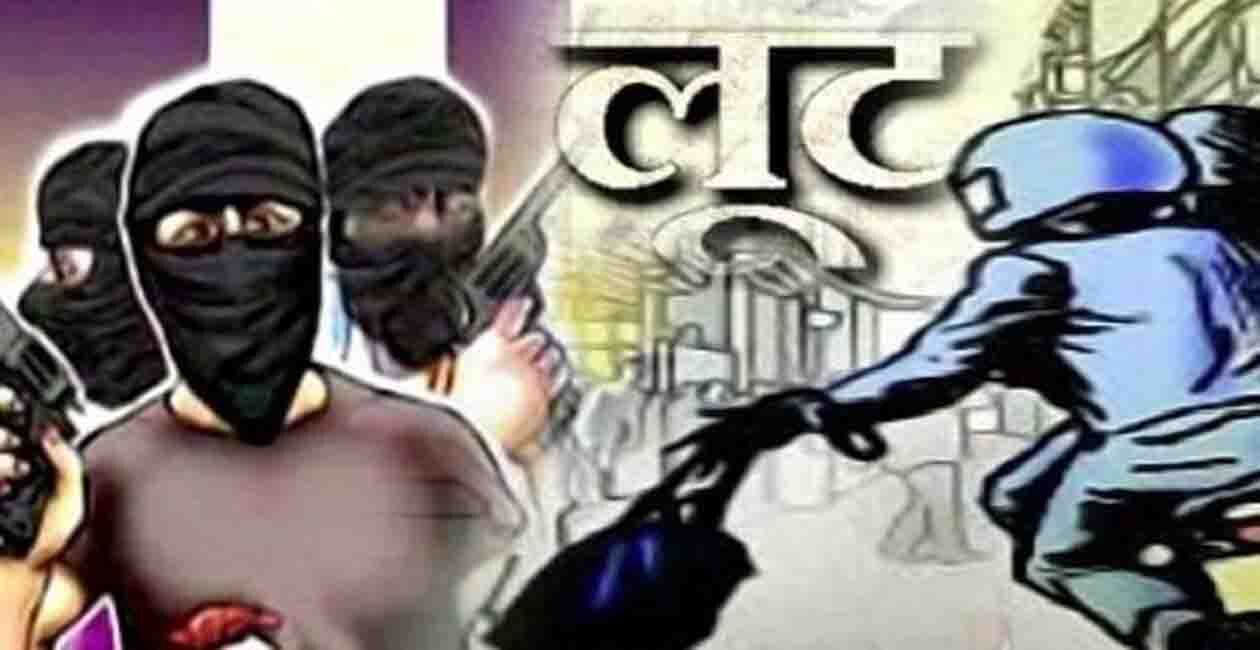 10 लाख की लूट: दिनदहाड़े कैशियर से 10 लाख लूट कर भागे बाइक सवार लुटेरे,  पुलिस जांच में जुटी.... | Robbery of 10 lakhs: Bike riding robbers ran away  after robbing 10