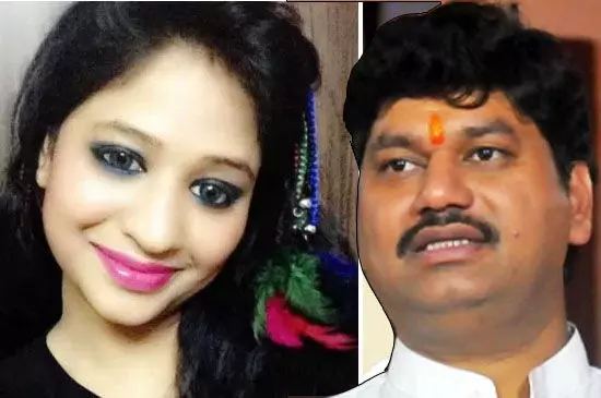 मंत्री पर रेप की fir : बॉलीवुड सिंगर ने दर्ज करायी मंत्री पर रेप की fir……. मंत्री बोले- उसकी बहन के साथ था रिलेशन में, दो बच्चे भी हैं हमा