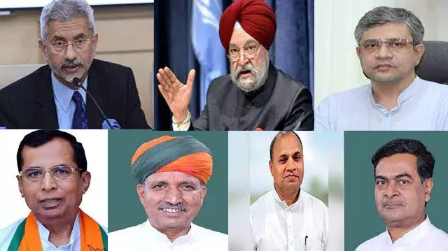 7 पूर्व IAS, IFS मोदी कैबिनेट मेंः मोदी मंत्रिमंडल में पूर्व नौकरशाहों की संख्या बढ़कर सात हुई, अश्विनी वैष्णव और आरसीपी सिंह नए चेहरा…दोनों कैबिनेट मंत्री बनाए गए 7 पूर्व IAS, IFS मोदी कैबिनेट मेंः मोदी मंत्रिमंडल में पूर्व नौकरशाहों की संख्या बढ़कर सात हुई, अश्विनी वैष्णव और आरसीपी सिंह नए चेहरा…दोनों कैबिनेट मंत्री बनाए गए