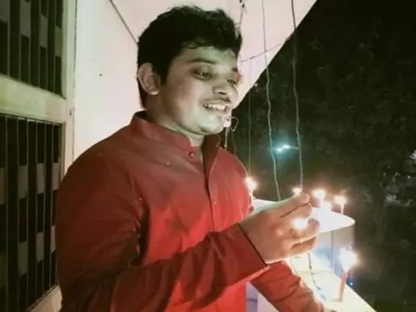 मेडिकल स्टूडेंट की कोरोना से मौत : लास्ट ईयर के स्टूडेंट की कोरोना से मौत, आधा दर्जन संक्रमित… टूट गया किसान का सपना…..भगवानपुर से कोरोना ने छीन लिया धरती का भगवान…इकलौता बेटा था शुभम मेडिकल स्टूडेंट की कोरोना से मौत : लास्ट ईयर के स्टूडेंट की कोरोना से मौत, आधा दर्जन संक्रमित… टूट गया किसान का सपना…..भगवानपुर से कोरोना ने छीन लिया धरती का भगवान…इकलौता बेटा था शुभम