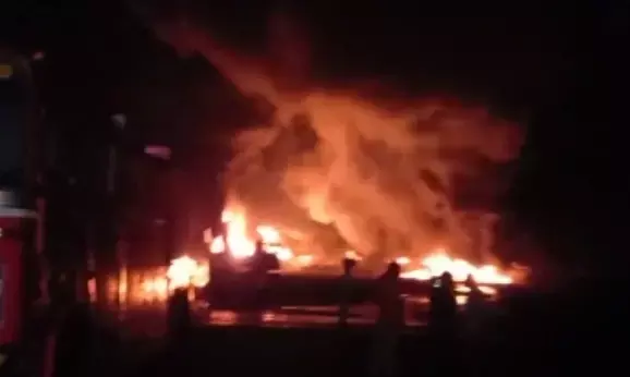 गोदावरी इस्पात में फर्निश ब्लास्ट, लगी भीषण आग…. फायर बिग्रेड की गाड़ी मौके पर….आग पर काबू पाने का काम जारी