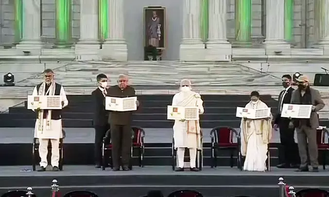 VIDEO मोदी की मौजूदगी में मंच पर नाराज हुईं सीएम ममता, भाषण देने से किया इनकार……बोली- बेइज्जत करना ठीक नहीं… जानिये किस बात से हो गयी नाराज