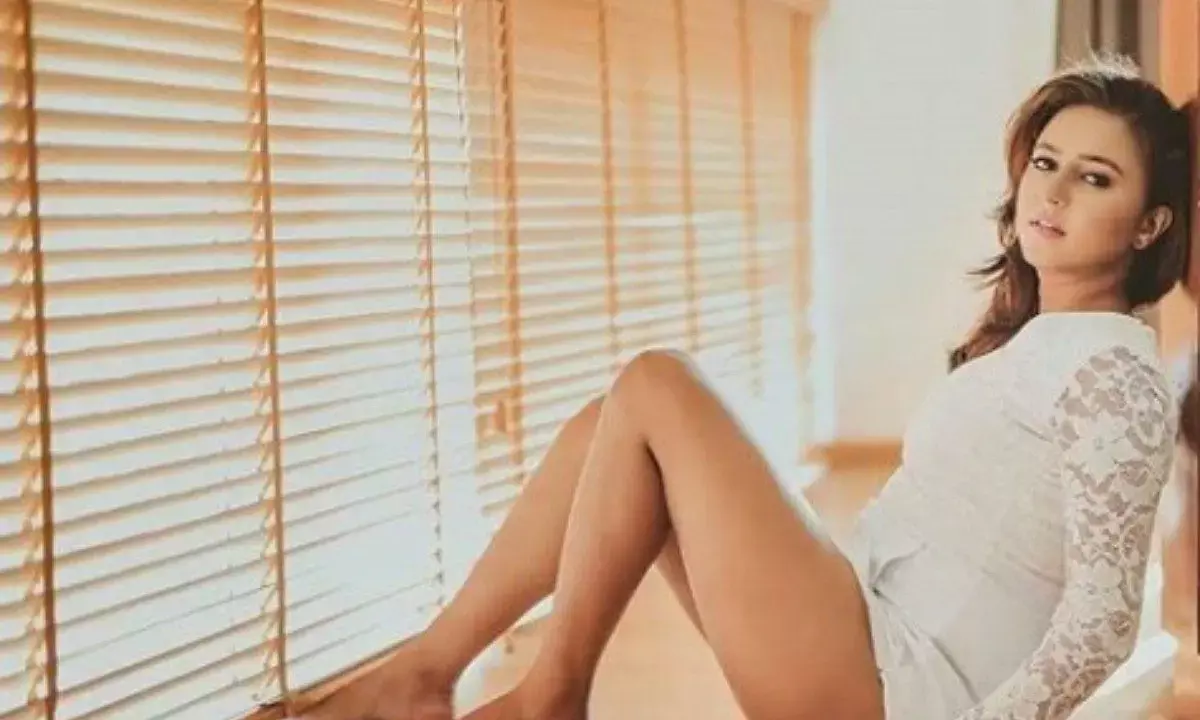 एक्ट्रेस की मौत: संदिग्ध परिस्थितियों में फांसी पर झूलता मिला शव, कुछ दिन पहले ही एक्ट्रेस ने फेसबुक पर लिखा था ”मैं एक अच्छी लड़की नहीं… प्लीज, प्लीज, प्लीज मुझे इच्छा मृत्यु दें।