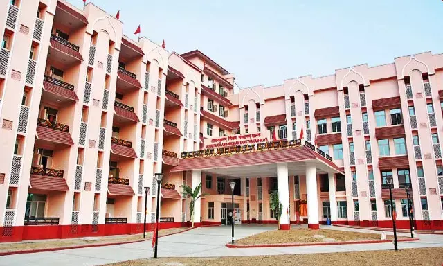 गरियाबंद की बच्चियों को बाबा रामदेव के गुरूकुलम से छुड़ाया गया…..बच्चियों के बयान के बाद बढ़ सकती है पतंजलि की परेशानी…. NPG से बोले कलेक्टर- बच्चियां को ला रहे हैं वापस….CM ने भी किया ट्वीट