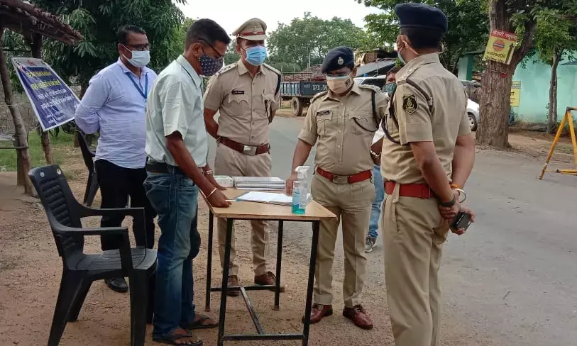 कंटेनमेंट जोन के लोग न हों परेशान, पुलिस करेगी मदद….कंटेनमेंट जोन के रहवासियों से मिले एसपी, इंटर स्टेट बेरियर, वैक्सीनेशन सेंटर और शहर के चेक पाइंट किये चेक…