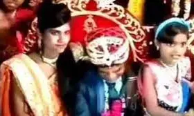 Viral video: स्टेज पर दुल्हन की बहन ने सबके सामने दूल्हे को किया जबरदस्ती किस, हैरान रह गए लोग…वीडियो हो रहा खूब वायरल…