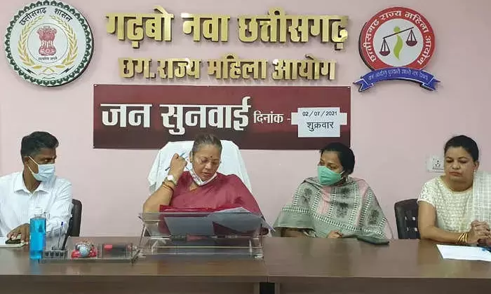 शिक्षिका ने BEO के खिलाफ महिला आयोग में की शिकायत, लैंगिक उत्पीड़न व अमर्यादित भाषा के इस्तेमाल का भी आरोप…..अन्य प्रकरणों में एम्स के डाक्टर पर पत्नी से रेप की कोशिश मामले में हुई सुनवाई, मां को घर से बाहर निकालने वाले बेटे पर FIR के लिए कहा