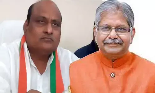 खिलखिलाया सदन : अरपा भैंसाझार मसले पर सरकार के जवाब के बाद आए सवाल पर अध्यक्ष महंत की चुटकी पटवारी राजस्व विभाग का सर्वोच्च अधिकारी.. उस को सस्पेंड किए आप फिर भी सवाल करते हो”