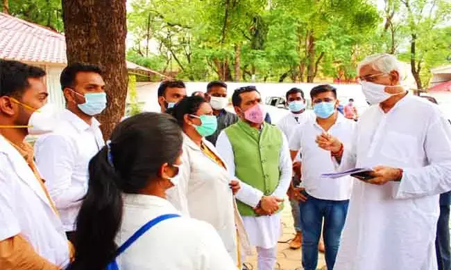 VIDEO : छात्रों की परीक्षा में लेट लतीफ़ी पर भड़के मंत्री सिंहदेव… बैठक में बोले “परीक्षाएं क्यों नहीं हो रही हैं.. कोर्ट ने कोई स्टे नहीं दिया है.. मुझे कुछ नहीं सुनना..”