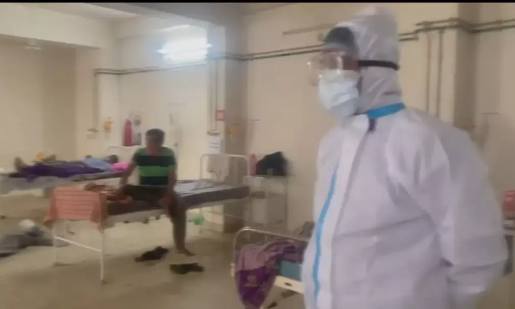 भिलाई नगर निगम कमिश्नर व्यवस्थाओं का जायजा लेने निकले पीपीई किट पहनकर…