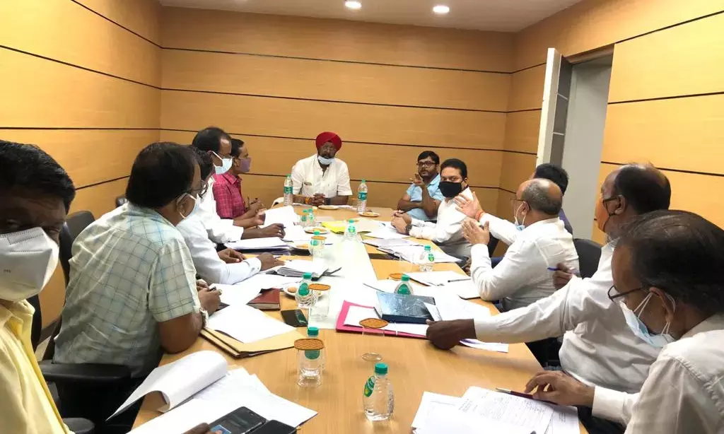 गृह निर्माण मण्डल के अध्यक्ष जुनेजा ने निर्माणाधीन कार्यो को समय-पर पूर्ण करने के दिए निर्देश