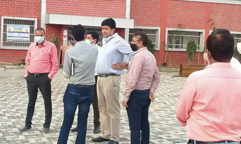 रायपुर स्मार्ट सिटी  के MD प्रभात मलिक ने किया स्मार्ट स्कूल और मल्टीलेवल पार्किंग का निरीक्षण….