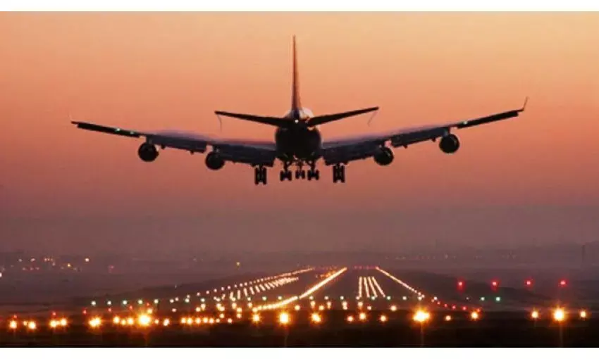 महंगा हुआ हवाई सफर… त्योहारी सीजन से पहले पैसेंजर्स को लगा झटका, सरकार ने घरेलू उड़ानों पर बढ़ाया किराया… जानिए कितना बढ़ेगा किराया?