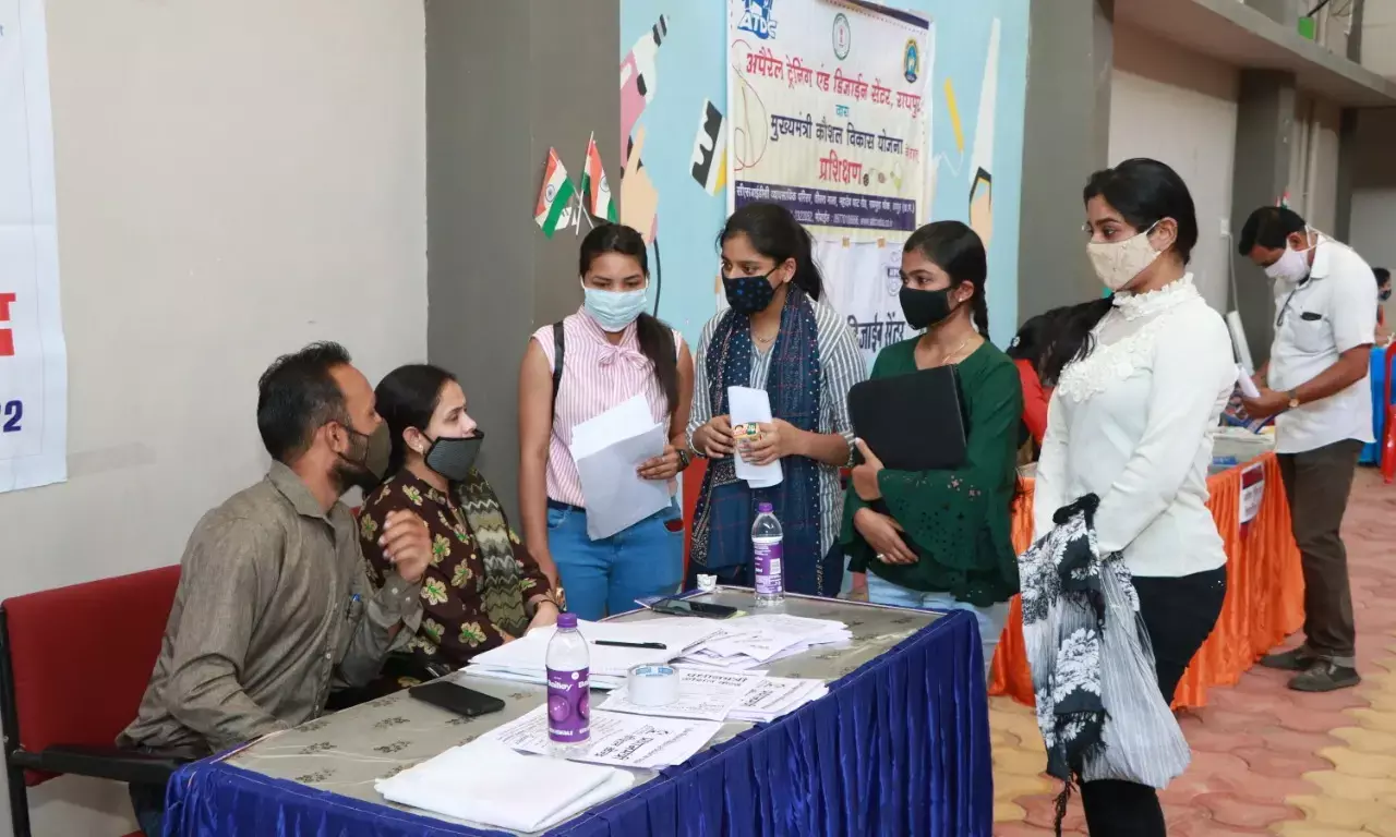 रोजगार सह कौशल मेला में शामिल हुई 500 से अधिक महिलायें… निजी क्षेत्र के प्रतिष्ठानों में 142 महिलाओं का चयन