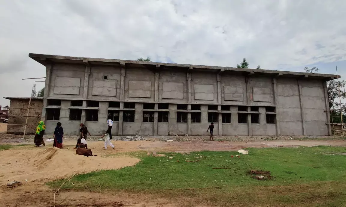 विधायक देवेंद्र यादव की पहल से संधारण हो रहा खुर्सीपार का ऑडिटोरियम…