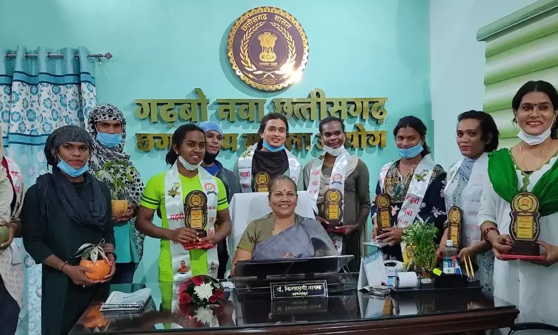 तृतीय लिंग समुदाय के आरक्षकों ने की महिला आयोग की अध्यक्ष से मुलाकात… मुख्यमंत्री भूपेश बघेल की विशेष पहल पर 13 उम्मीदवार बने कांस्टेबल