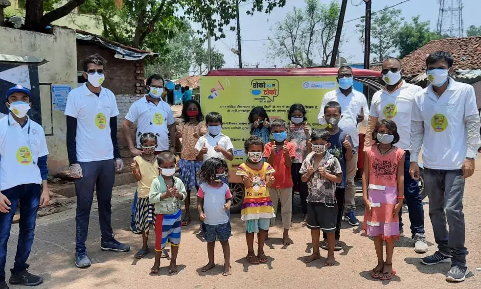 रोको टोको अभियान की टीम ने बच्चों को सराहा, सभी मास्क पहने हुए थे…वार्ड 21, 22 में अभियान अंतर्गत पहुंची थी टीम