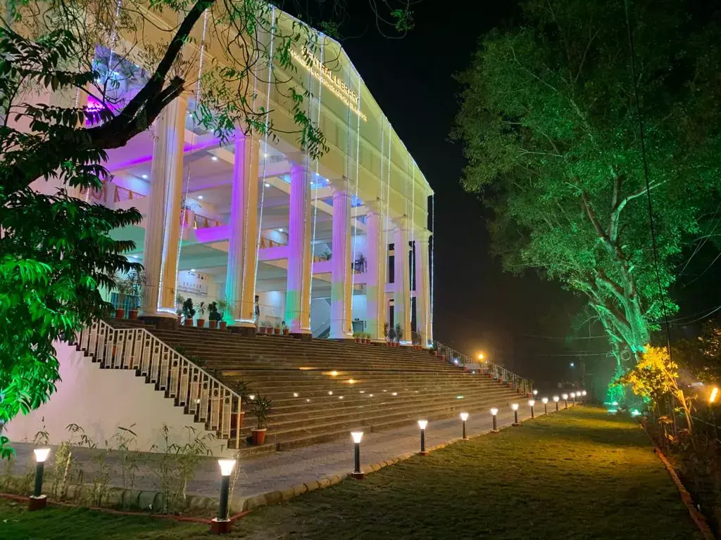 सीएम भूपेश बघेल ने बिलासपुर शहर को दी सेंट्रल लाइब्रेरी और स्मार्ट सड़क की सौगात…….प्रदेश के पहले डिज़िटल लाइब्रेरी और इंक्यूबेशन सेंटर को देख सीएम हुए गदगद,की तारीफ़………  पद्मश्री पं.श्यामलाल चतुर्वेदी प्रतिमा का अनावरण