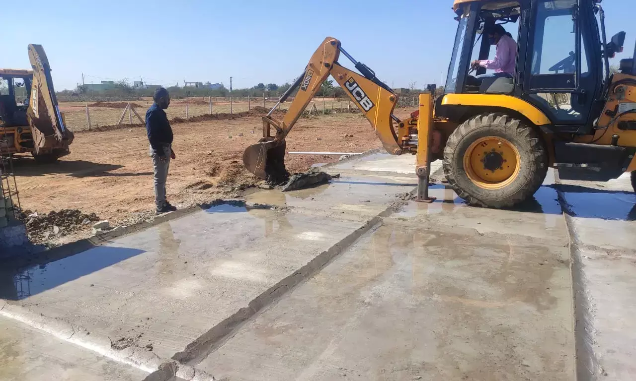 अवैध प्लाटिंग पर निगम की कार्रवाई,8 स्थलों में चला निगम का बुलडोज़र