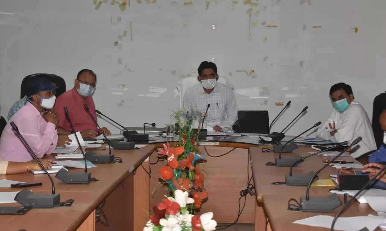 राजस्व बकायादारों के खिलाफ़ की जाएगी कुर्की की कार्रवाई… साप्ताहिक टीएल बैठक में कमिश्नर प्रभाकर पाण्डेय ने दिए निर्देश