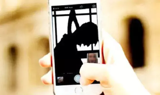 गर्लफ्रेंड कर रही थी शादी से मना…..कांस्टेबल ने वीडियो कॉलिंग करते हुए लगा ली फांसी……प्रेमिका को लगा मजाक कर रहा…